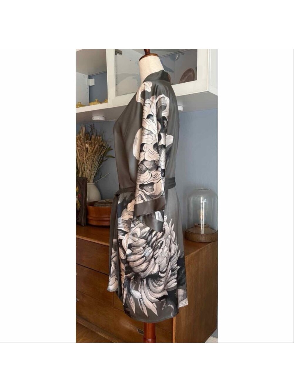Kim + Ono Washable Silk Kiku Short Kimono Robe One Size - Picture 2 of 7